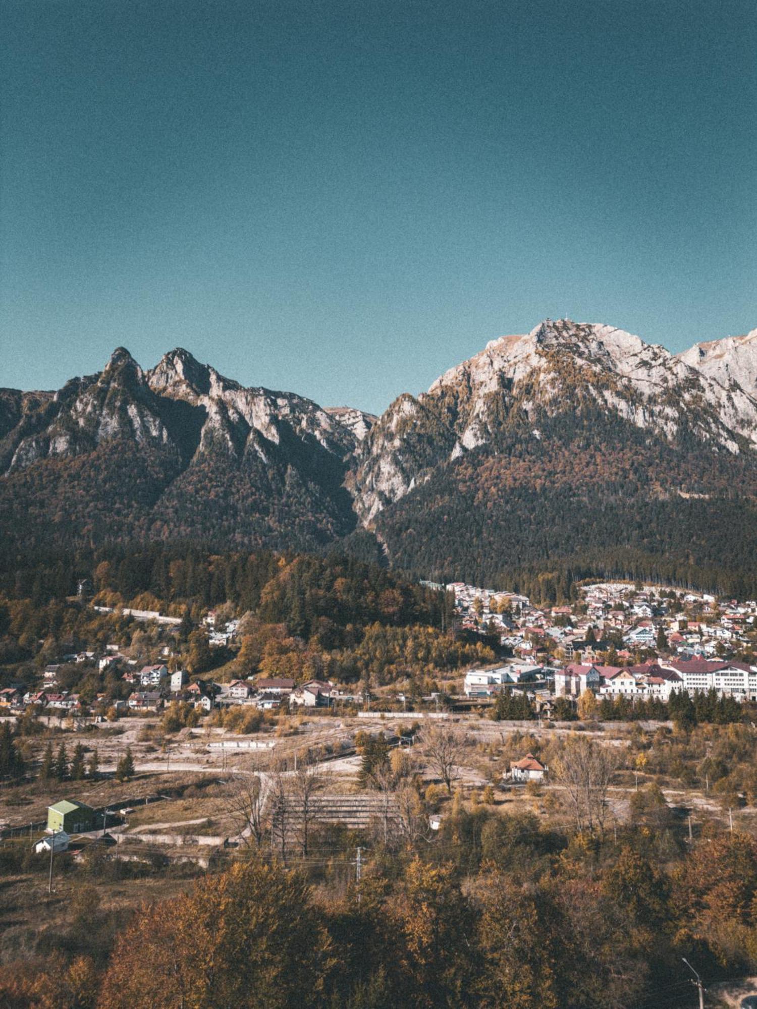 Moon Montana Буштени Экстерьер фото